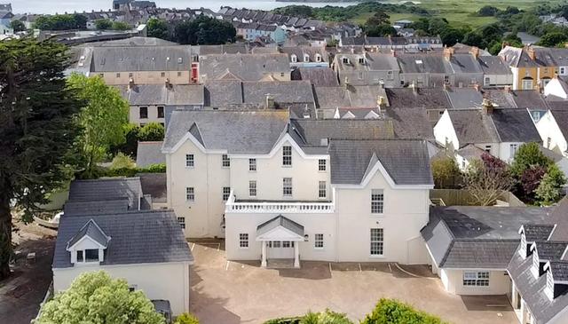 South Wales Cottages 
