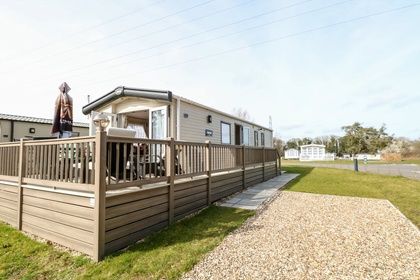 Caldecott Hall Country Park, Fairway Lakes Lodges 