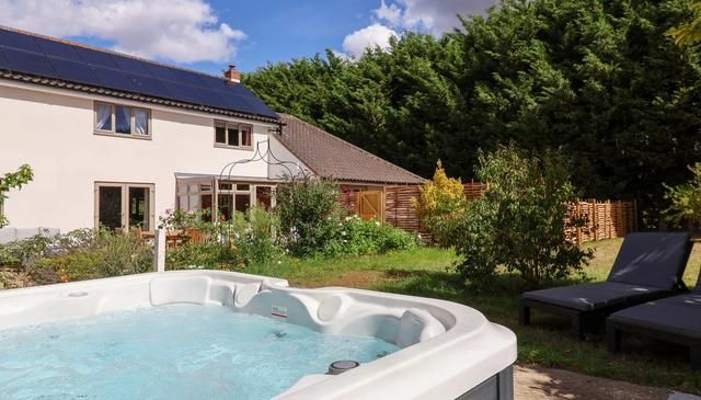 Cottages with Hot Tubs Suffolk 
