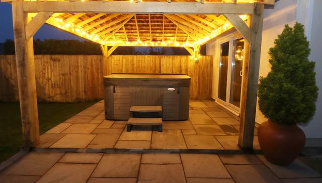 Cottages with Hot Tubs South Wales 