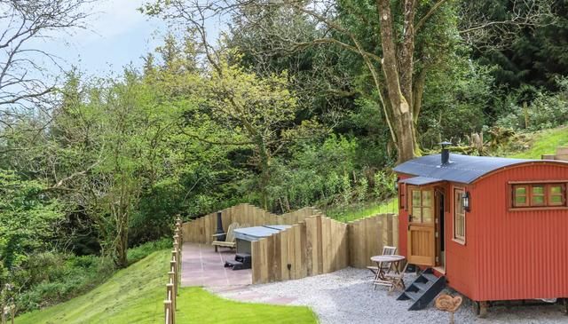Cottages and Lodges in Devon with Hot Tubs 