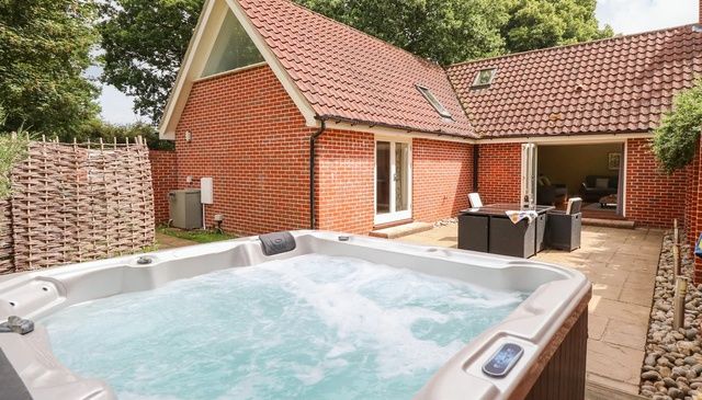 Hot Tub Cottages Norfolk 