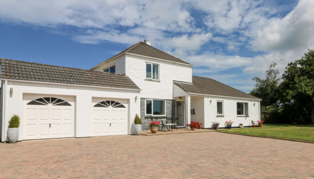 Large Cornwall Cottages