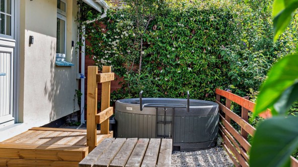 Landal Leycroft Valley Decking