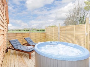 Marwell Resort Hot Tub