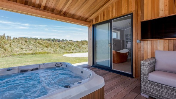 Hot Tub North Lakes Lodge