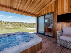 Hot Tub North Lakes Lodge