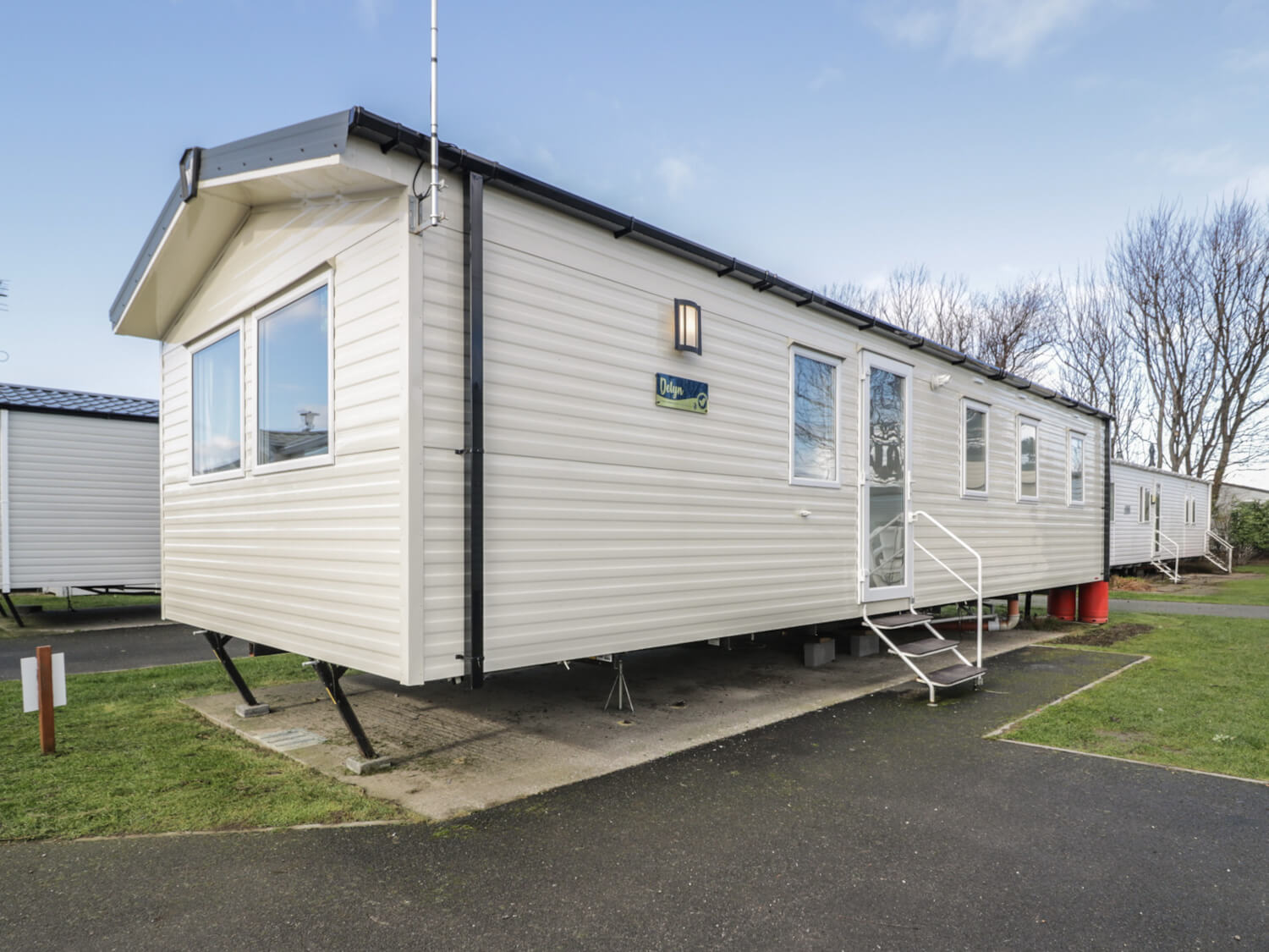 Lido Beach Holiday Park - Accommodation Side View 2