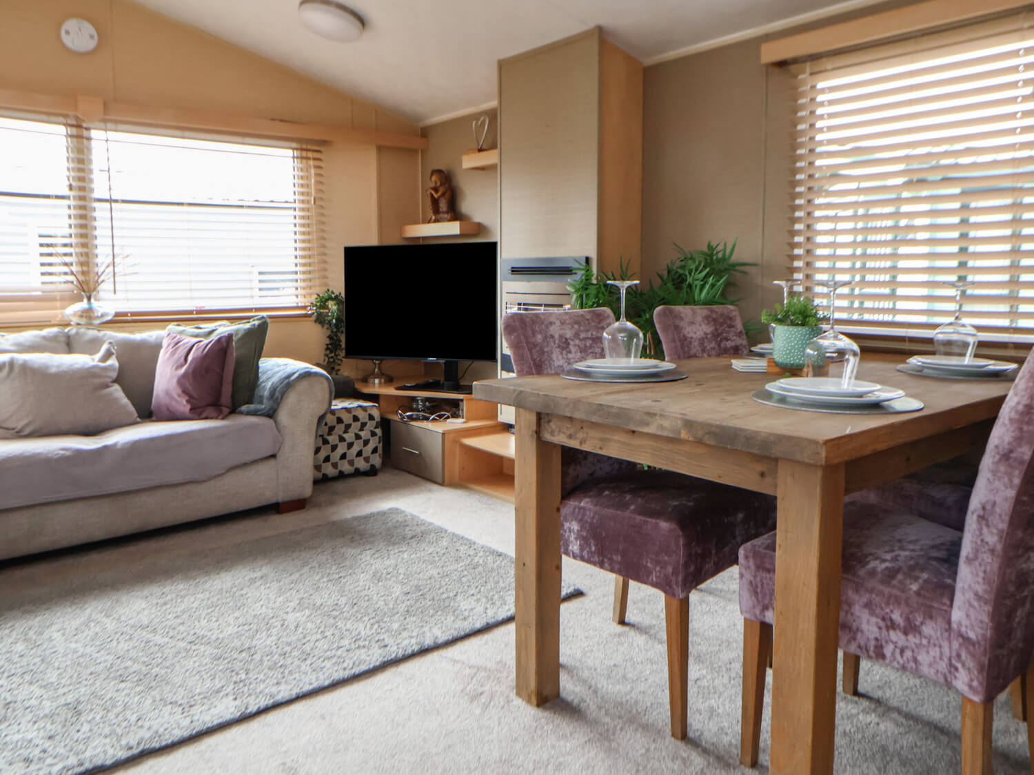 Lido Beach Holiday Park - Accommodation Living Room 1