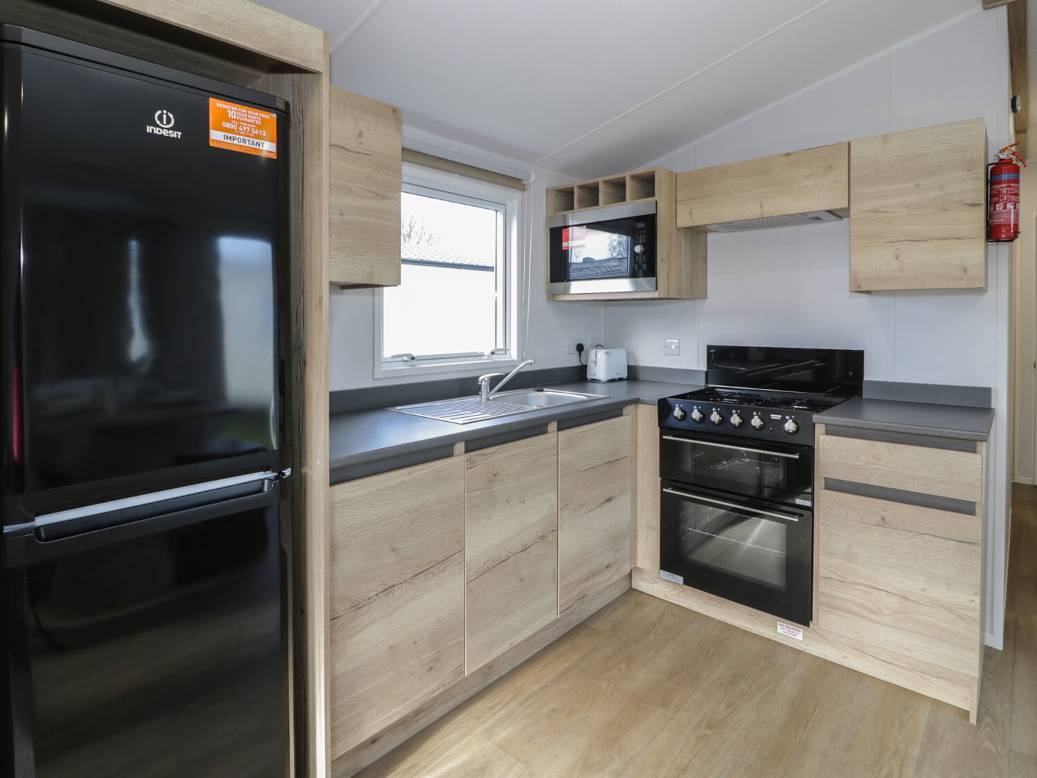 Lido Beach Holiday Park - Accommodation Kitchen