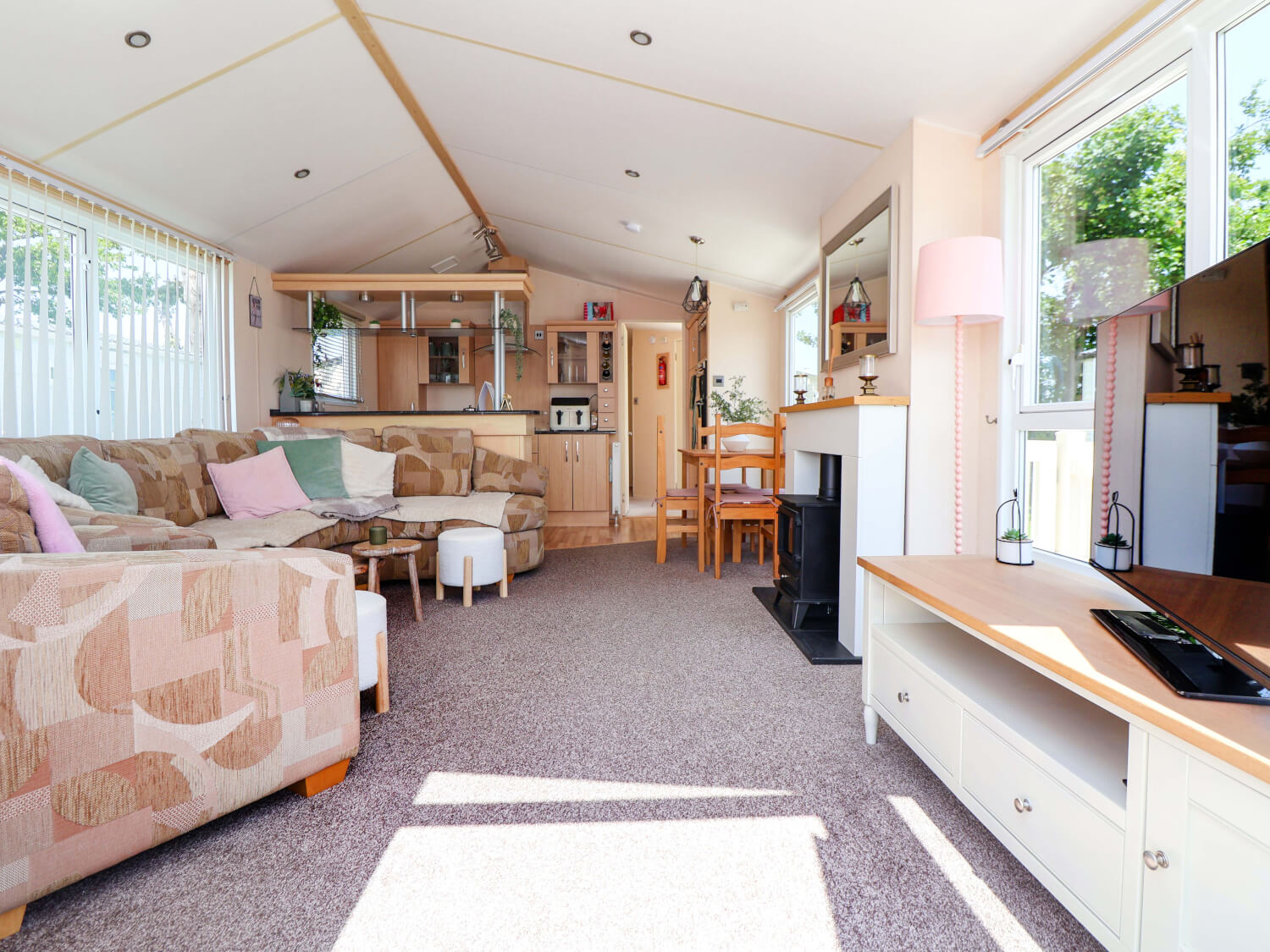 Lido Beach Holiday Park - Accommodation Living Room 3