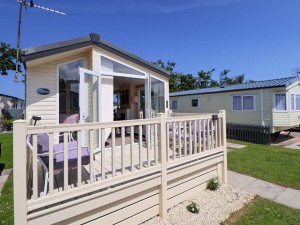 Lido Beach Holiday Park - Accommodation with Decking