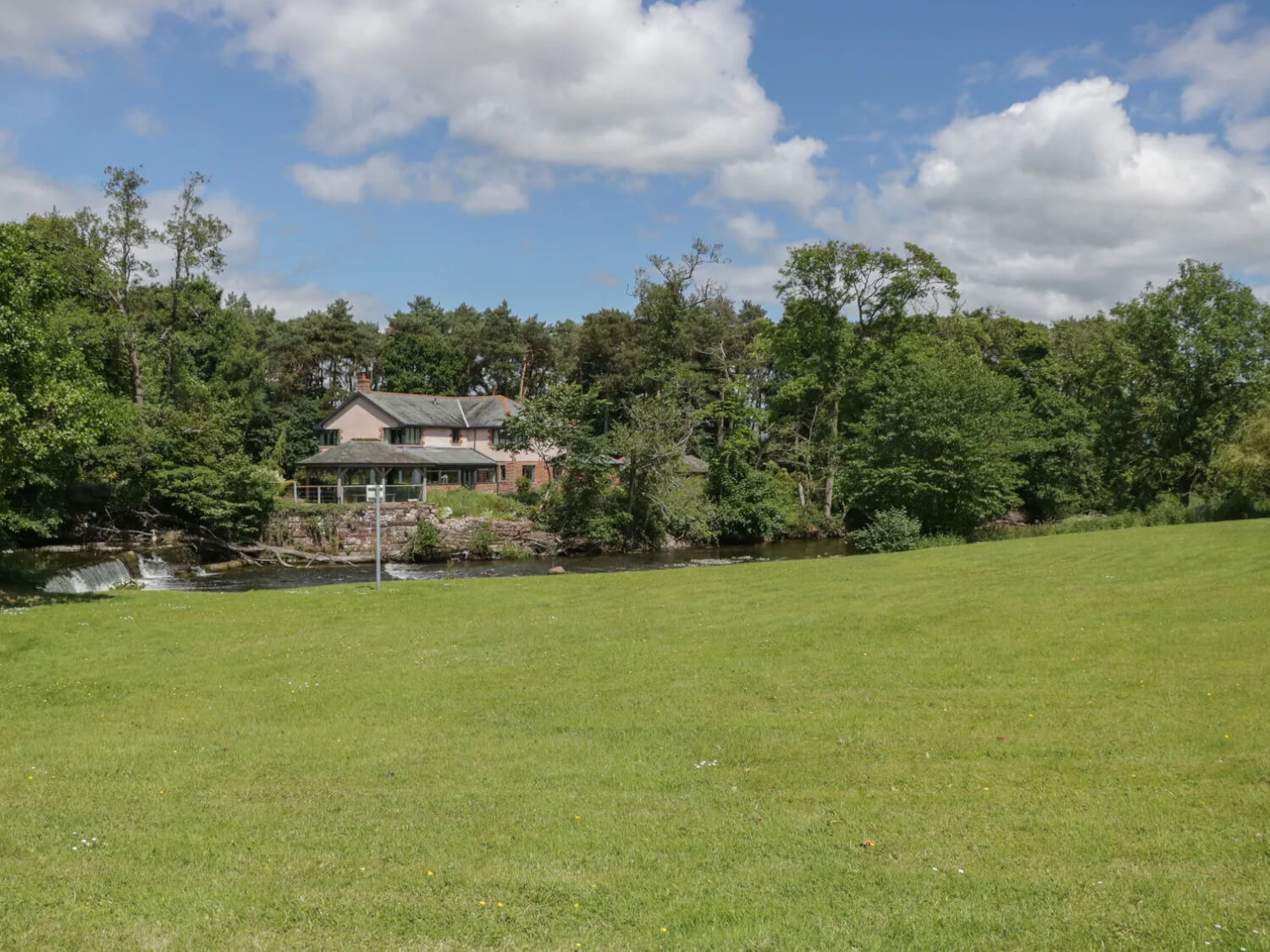 Jubilee House - Grounds
