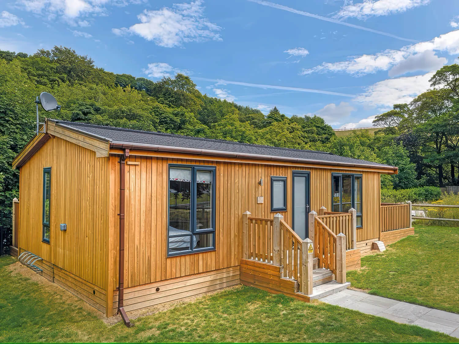 Dovestone Holiday Park - Lodge Exterior 2