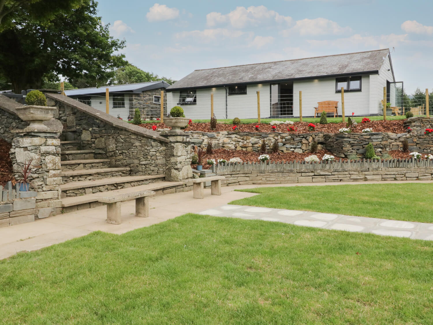 Rwst Holiday Lodges - Accommodation Exterior