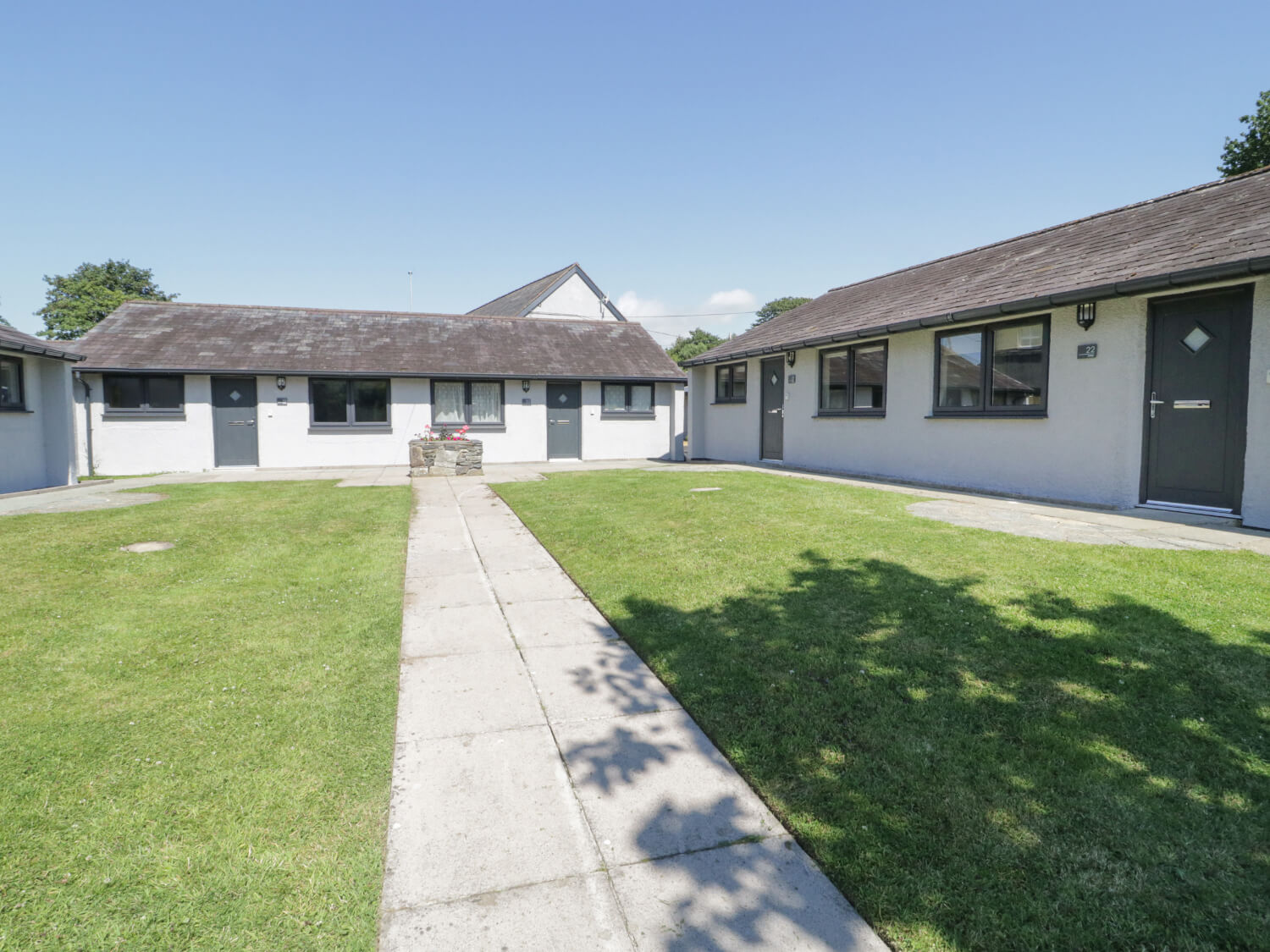 Rwst Holiday Lodges - Accommodation Exterior
