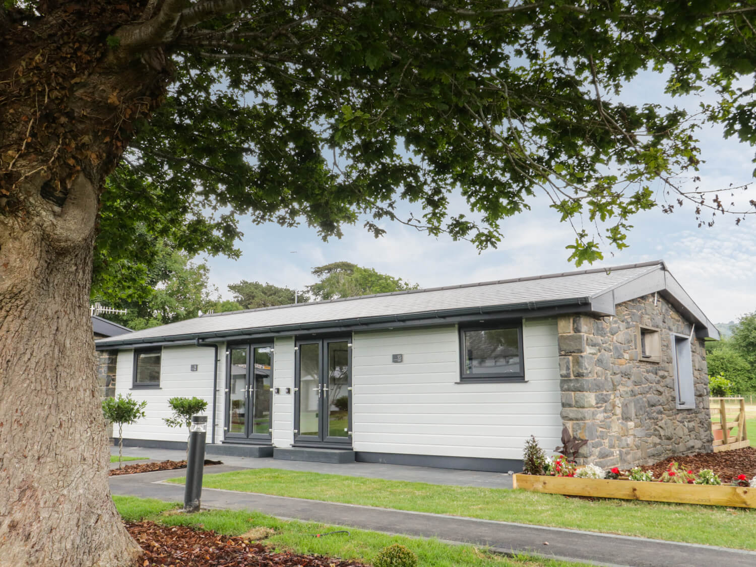 Rwst Holiday Lodges - Accommodation Exterior