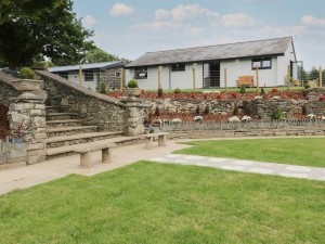 Rwst Holiday Lodges - Accommodation Exterior