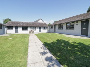 Rwst Holiday Lodges - Accommodation Exterior