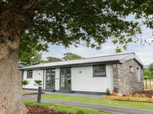 Rwst Holiday Lodges - Accommodation Exterior