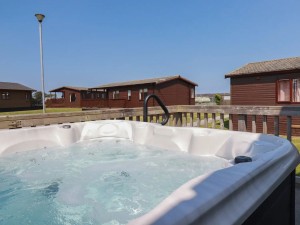 Lodge 18 hot tub