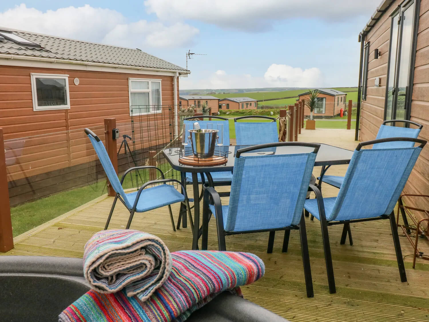 Little Haven Retreat - Lodge Decking