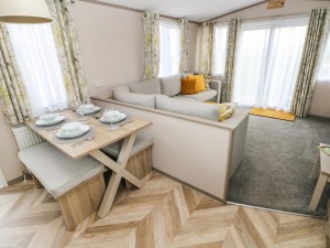 Little Haven Retreat - Lodge Dining Area