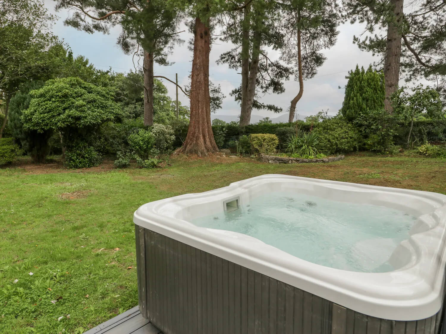 Woodlands Hall - Outdoor Hot Tub