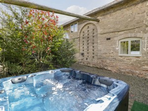 Arrow Bank Hot Tub Accommodation