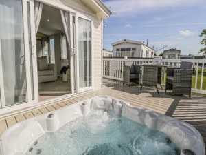 Hot tub and exterior of a lodge