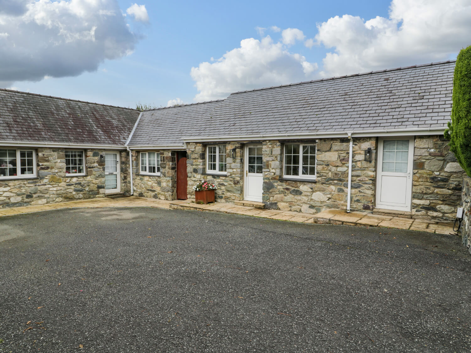 Snowdon View Holiday Park - Cottages (Exterior)