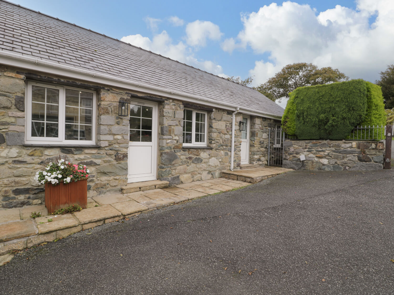 Snowdon View Holiday Park - Cottages (Exterior)