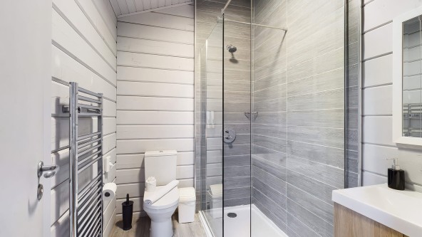 Landal Aysgarth Shower Room