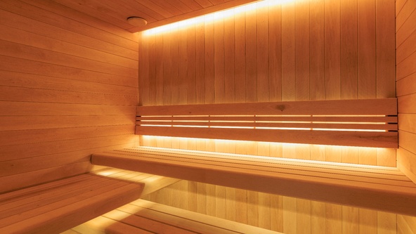 Jacuzzi, sauna and steam room